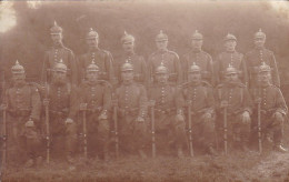 AK Foto Gruppe Deutsche Soldaten Mit Pickelhaube Und Gewehr - 1. WK  (69286) - Guerre 1914-18