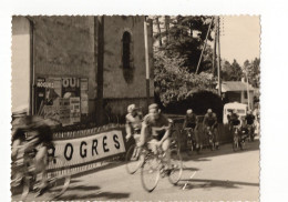 Snapshot Course Velo Cyclisme Coureur Affiche Le Progrès 50s 60s - Radsport