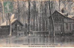 TROYES - Les Inondations 1910 - Les Bords Du Canal, Quartier Des Vassaulles - état - Troyes