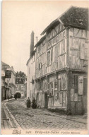 BRAY-sur-SEINE: Vieilles Maison - Très Bon état - Bray Sur Seine