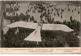 AVIATION : La Foule Devant Un Taube Récemment Abattu Par Nos Troupes Et Exposé Dans La Cour Des Invalides- Très Bon état - ....-1914: Precursors