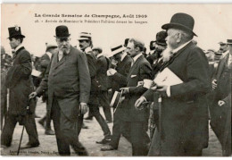 AVIATION : Arrivée De Monsieur Le Président Fallières Devant Les Hangars - Très Bon état - ....-1914: Precursores