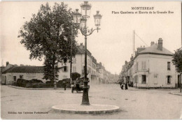 MONTEREAU: Place Gambetta Et Entrée De La Grande Rue - Très Bon état - Montereau