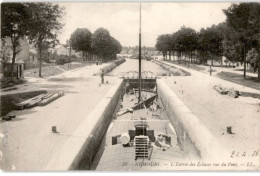 NEMOURS: L'entrée Des écluses Vue Du Pont - état - Nemours