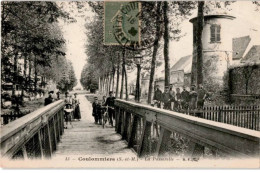 COULOMMIERS: La Passerelle - état - Coulommiers