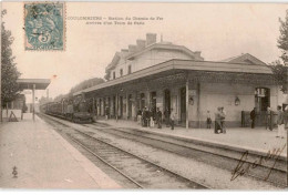 COULOMMIERS: Station Du Chemin De Fer Arrivée D'un Train De Paris - Très Bon état - Coulommiers