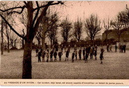 AVIATION: Au Passage D'un Avion, Cet Incident, Déjà Banal, Capable D'immobiliser Un Instant De Jeunes - Très Bon état - ....-1914: Precursors