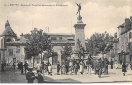 TROYES - Bourse Au Travail Et Monument Des Bienfaiteurs - Très Bon état - Troyes