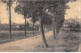 LA ROCHEFOUCAULD - Sur La Route De Chasseneuil - Très Bon état - Otros & Sin Clasificación