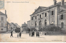 DREUX - Palais De Justice Et Rue Saint Thibault - Très Bon état - Dreux