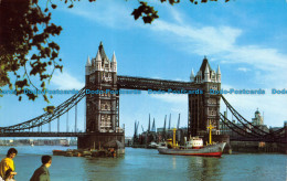 R064198 Tower Bridge. London. John Hinde. 1967 - Andere & Zonder Classificatie