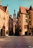 Sarlat, Place Royale, Vue Sud Avec Le Clocher De La Cathédrale (scan Recto-verso) Ref 1029 - Sarlat La Caneda