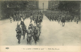 Défilé Militaire Rue Royale, Le 14 Juillet 1916 à Paris (scan Recto-verso) Ref 1028 - Uniformes