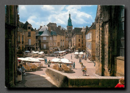 24 SARLAT LA CADENA  Place De La Liberté  (scan Recto-verso) Ref 1087 - Sarlat La Caneda