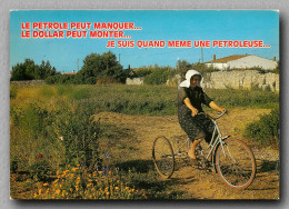 île De Ré Costume Charentais Femme En Quichenotte Sur Un Tricycle  (scan Recto-verso) Ref 1080 - Ile De Ré