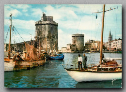 LA ROCHELLE L'entrée Du Port  (scan Recto-verso) Ref 1080 - La Rochelle