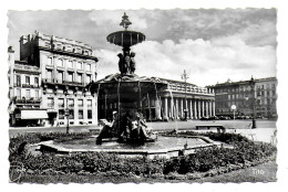 (33). Bordeaux. 1 Cp. (2) Place De La Comédie 1956 - Bordeaux