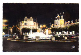 S19-022 Deauville - Place De Morny Illuminée Et La Rue Désiré Le Hoc - Deauville