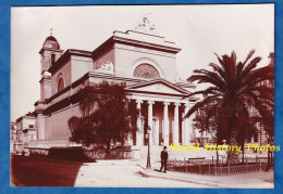 Photo Ancienne Vers 1890 1900 - NICE - Portrait D'un Homme Devant L' Eglise Saint Jean Baptiste Le Voeu - Lampadaire - Oud (voor 1900)