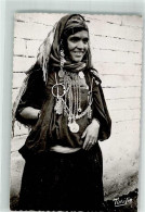 39791308 - Frau Mit Schmuck Behangen  Jeune Fille Bedouine - Tunisia