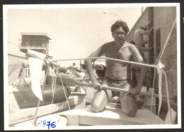 Trunks Muscular Man Guy On Boat Guy Int Old  Photo 7x10 Cm # 41264 - Personnes Anonymes