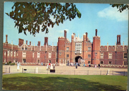 ROYAUME UNI - OXFORD - Hampton Court Palace - The Great Gatehouse And Moat Bridge - Middlesex