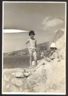 Bikini Woman And Girl On Beach Old  Photo 6x9 Cm # 41270 - Personnes Anonymes