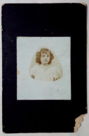 Photographie - Portrait D'une Jeune Fille. - Personnes Anonymes