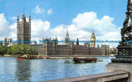 R065715 The Houses Of Parliament And The River Thames. London. John Hinde - Andere & Zonder Classificatie