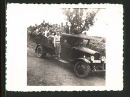 Fotografie Lastwagen, LKW-Pritsche Voller Knaben, Kennzeichen: IZ-91122  - Automobiles