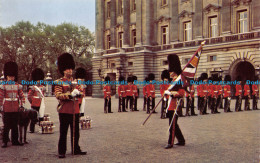 R066116 Changing The Guards Ceremony At Buckingham Palace. London. The Photograp - Andere & Zonder Classificatie