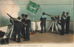 CPA Bateaux De Guerre - Scènes De Bord. . Le Salut D'un Cuirassé-4-Timbre         L2905 - Oorlog