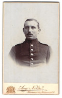 Fotografie Aug. Nolte, Hannover, Portrait Soldat Infanterie-Regiment Nr. 77  - Guerra, Militares