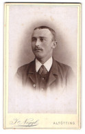 Fotografie J. Niggl, Altötting, Portrait Stattlicher Herr Mit Moderner Frisur  - Anonymous Persons