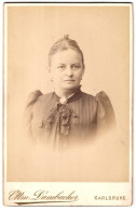 Fotografie Ottm. Dambacher, Karlsruhe, Portrait Bürgerliche Dame Mit Kragenbrosche  - Anonieme Personen