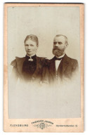 Fotografie Theodor Jensen, Flensburg, Norderhofenden 15, Portrait Bürgerliche Eheleute  - Anonieme Personen