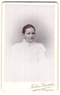 Fotografie Julius Grusche, Altgersdorf, Portrait Mädchen In Weiss  - Persone Anonimi