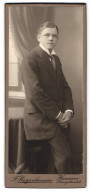 Fotografie F. Renziehausen, Hannover, Langelaube 2, Portrait Hübscher Junger Mann Im Eleganten Anzug  - Anonieme Personen