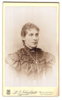 Fotografie P. J. Zehnpfennig, Wilhelmshaven, Portrait Dame Mit Zusammengebundenem Haar  - Anonymous Persons