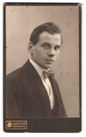 Fotografie A. Wertheim, Berlin, Königstrasse, Portrait Herr In Anzug Mit Krawatte  - Anonyme Personen