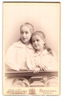 Fotografie Selle & Kunze, Potsdam, Schwertfeger-Strasse 14, Portrait Zwei Mädchen Mit Langem Haar  - Personnes Anonymes