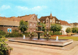 73063145 Elsterwerda Wappenbrunnen Am Markt Elsterwerda - Elsterwerda