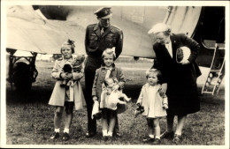 CPA Arrival Princely Family Op Teuge 1945, Juliana Der Niederlande, Bernhard, Beatrix, Irene - Royal Families