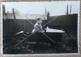 Portrait Du Petit Marcel Dans Sa Voiture à Pédales Photo Snapshot Vers 1930-1940 - Coches