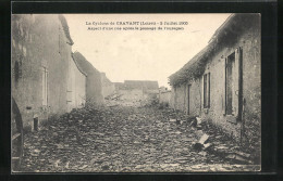 CPA Cravant, Ruines Sur Le Passage Du Cyclone 1905, Herumliegende Dachziegel Nach Unwetter  - Andere & Zonder Classificatie