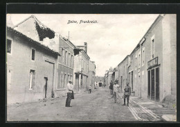 CPA Beine, Vue De La Rue Avec Des Soldats  - Autres & Non Classés