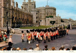 72992343 Windsor Berkshire The Irish Guards And Regimental Band At Windsor Castl - Andere & Zonder Classificatie