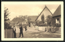 AK Essen, Ortspartie Kolonie Alfredshof, Männer Auf Der Strasse  - Essen