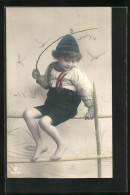 Foto-AK GL Co: Kleines Kind Auf Einem Zaun  - Photographie