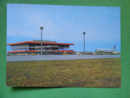 BRATISLAVA     /    AEROPORT / AIRPORT / FLUGHAFEN - Vliegvelden